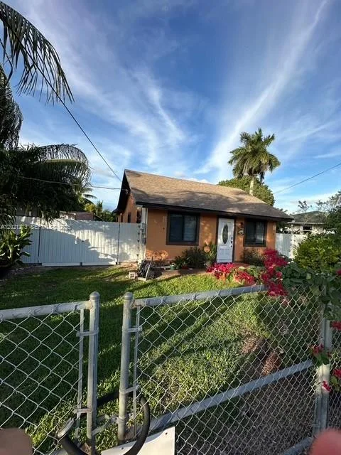 320 NW 2nd St, Florida City, FL 33034