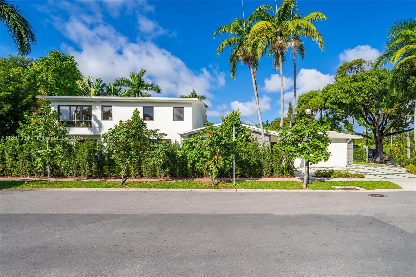 222 E Rivo Alto Dr, Miami Beach, FL 33139