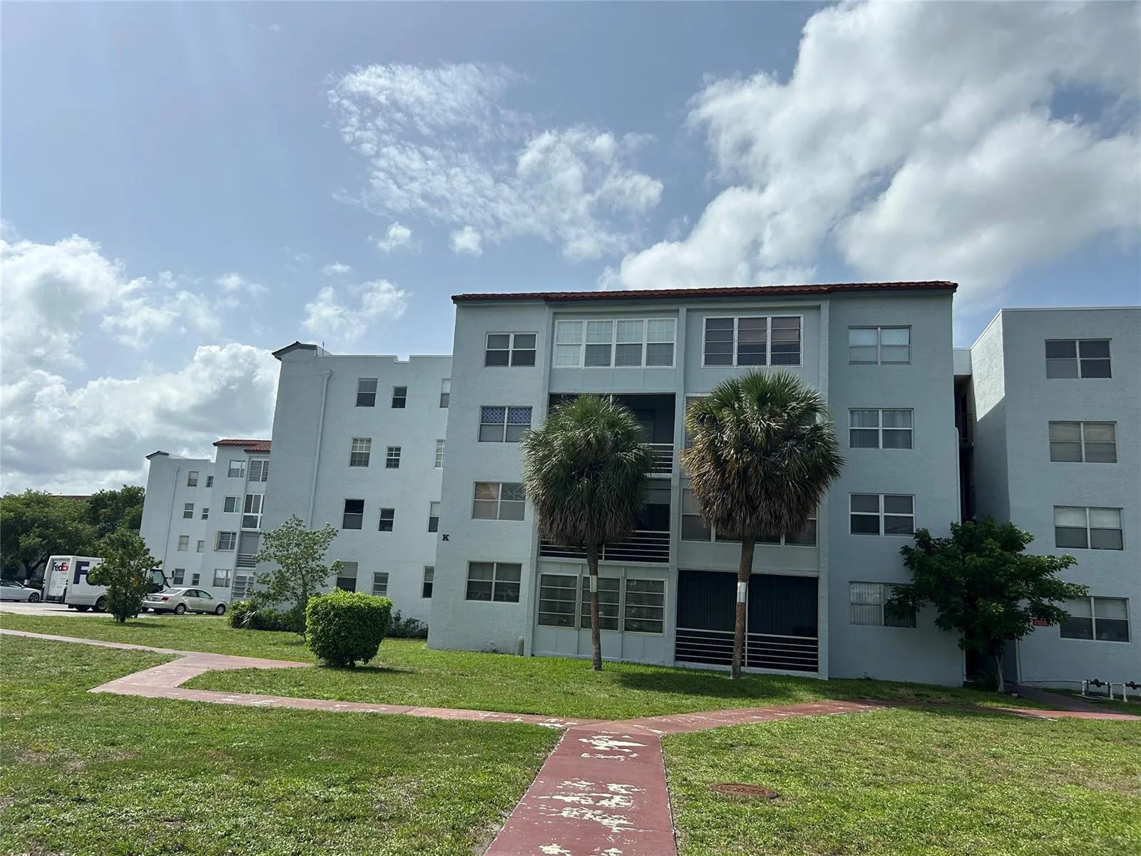 2860 Somerset Drive # 311k, Lauderdale Lakes, FL 33311