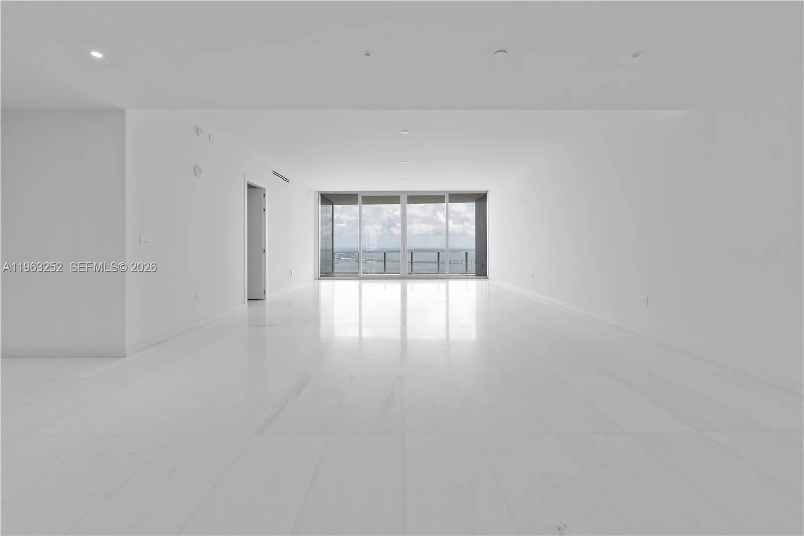 300 Biscayne Blvd Way # 4404, Miami, FL 33131 photo 12