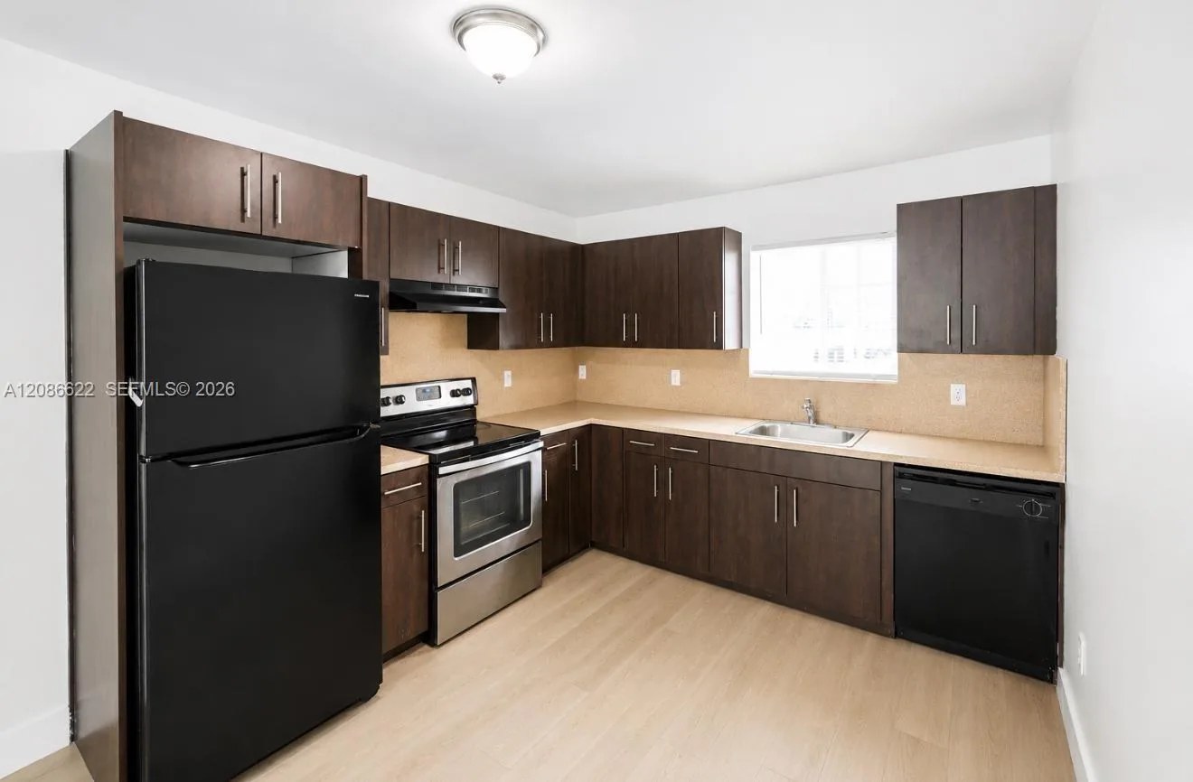 13 S Royal Poinciana Blvd # 20, Miami Springs, FL 33166