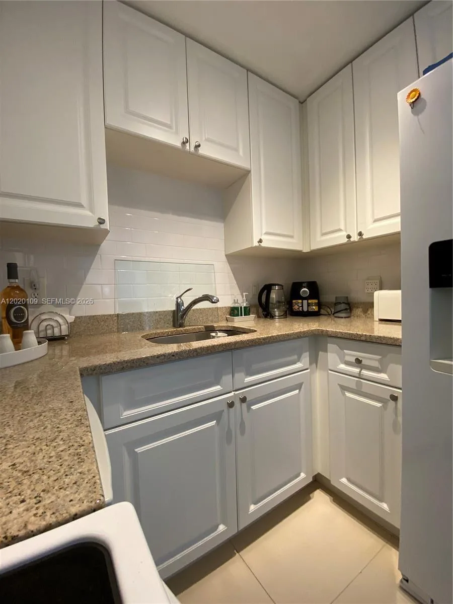 5050 NW 7th St # 312, Miami, FL 33126 photo 2
