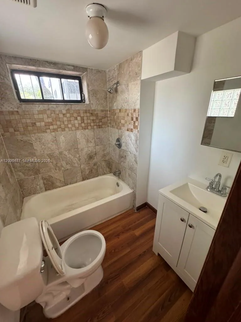 2107 Secoffee St # 3, Miami, FL 33133