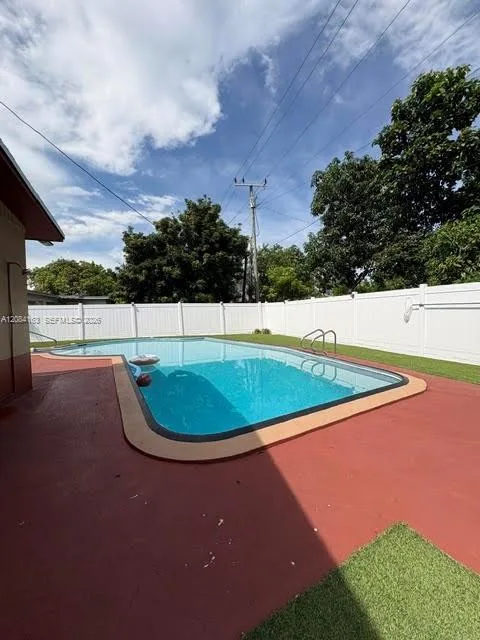 441 NE 43rd St, Deerfield Beach, FL 33064