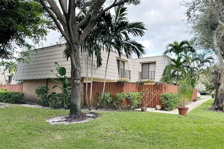 1700 Embassy Drive # Apt 504, West Palm Beach, FL 33401