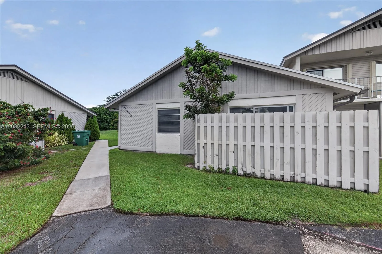 2230 Nova Village Dr, Davie, FL 33317