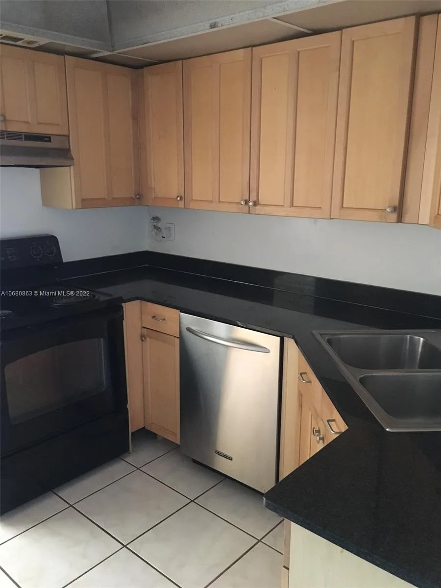 3301 Spanish Moss Ter # 906, Lauderhill, FL 33319 photo 5