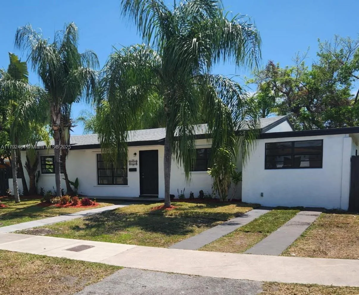 9340 Martinique Dr, Cutler Bay, FL 33189