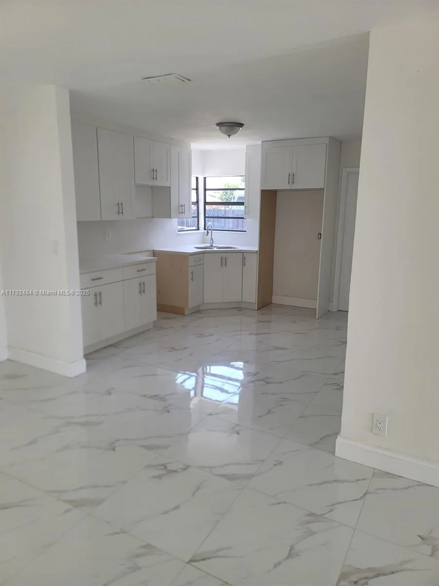 9340 Martinique Dr, Cutler Bay, FL 33189 photo 8