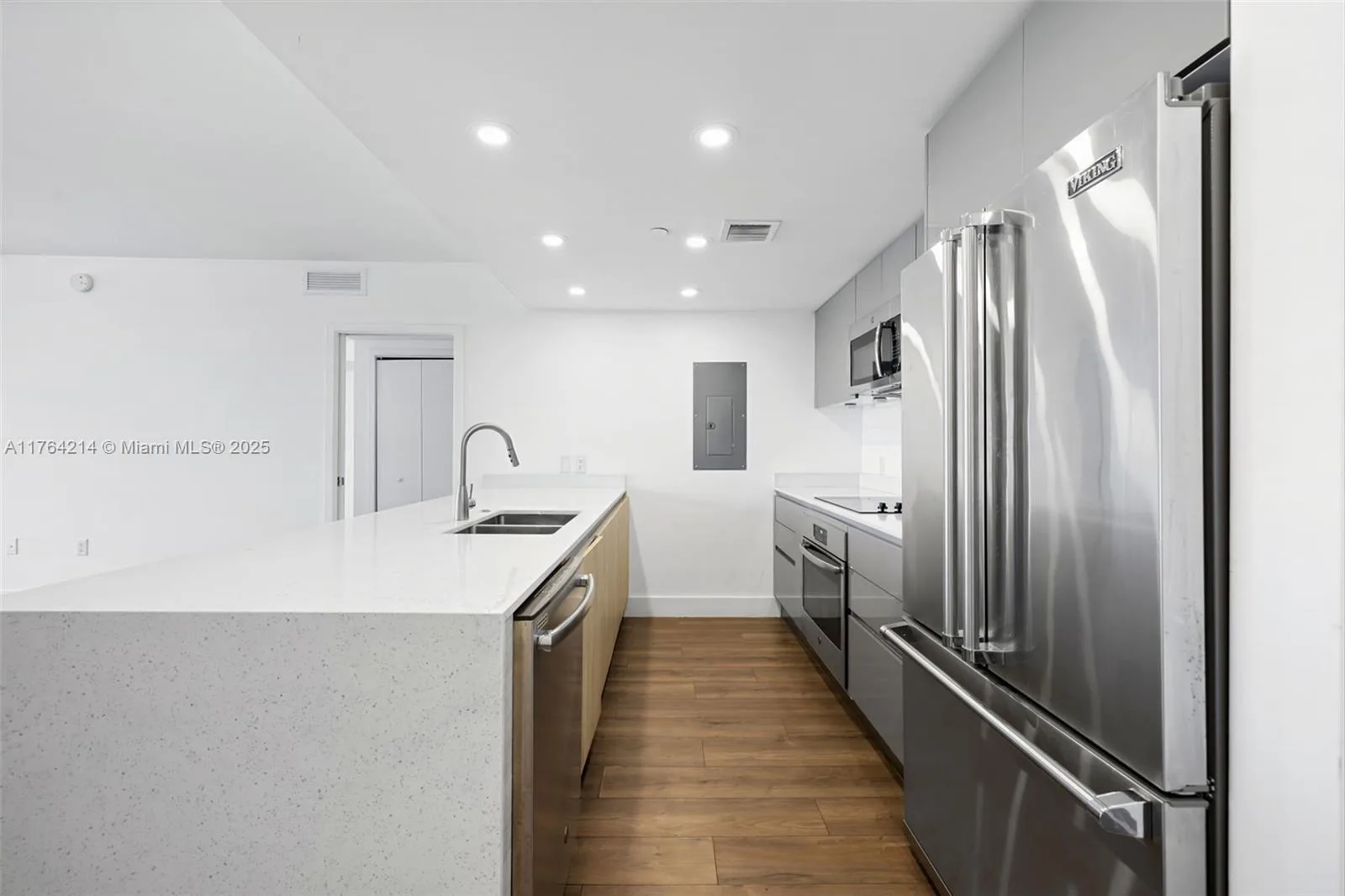 13800 Highland Dr # 302, North Miami Beach, FL 33181 photo 11
