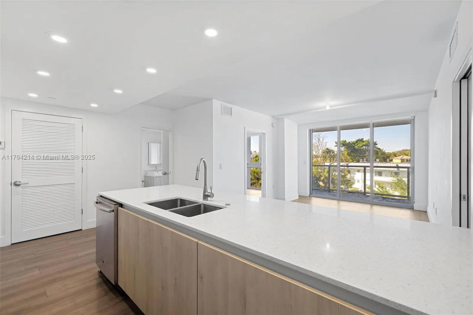 13800 Highland Dr # 302, North Miami Beach, FL 33181 photo 12