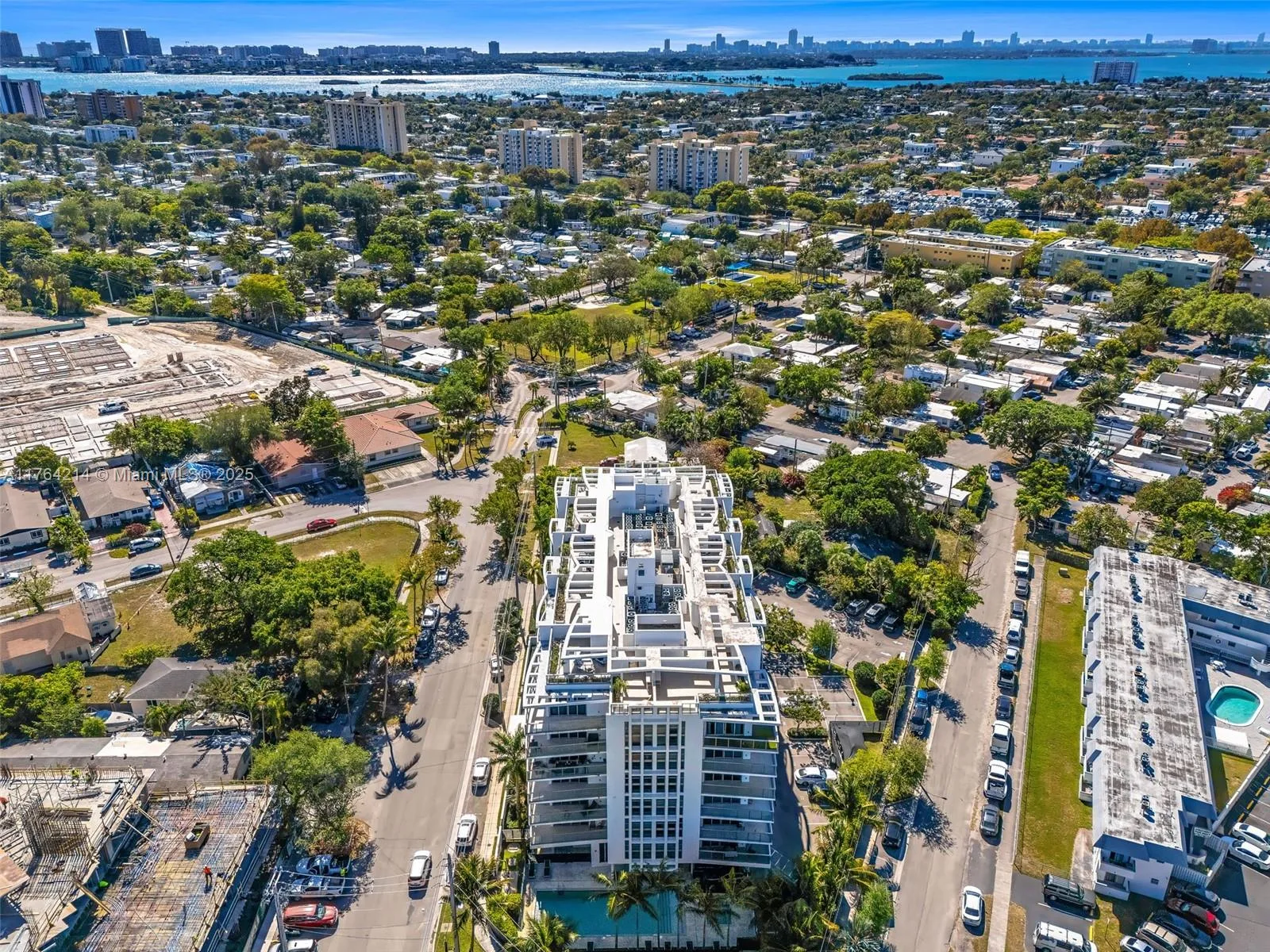 13800 Highland Dr # 302, North Miami Beach, FL 33181 photo 2