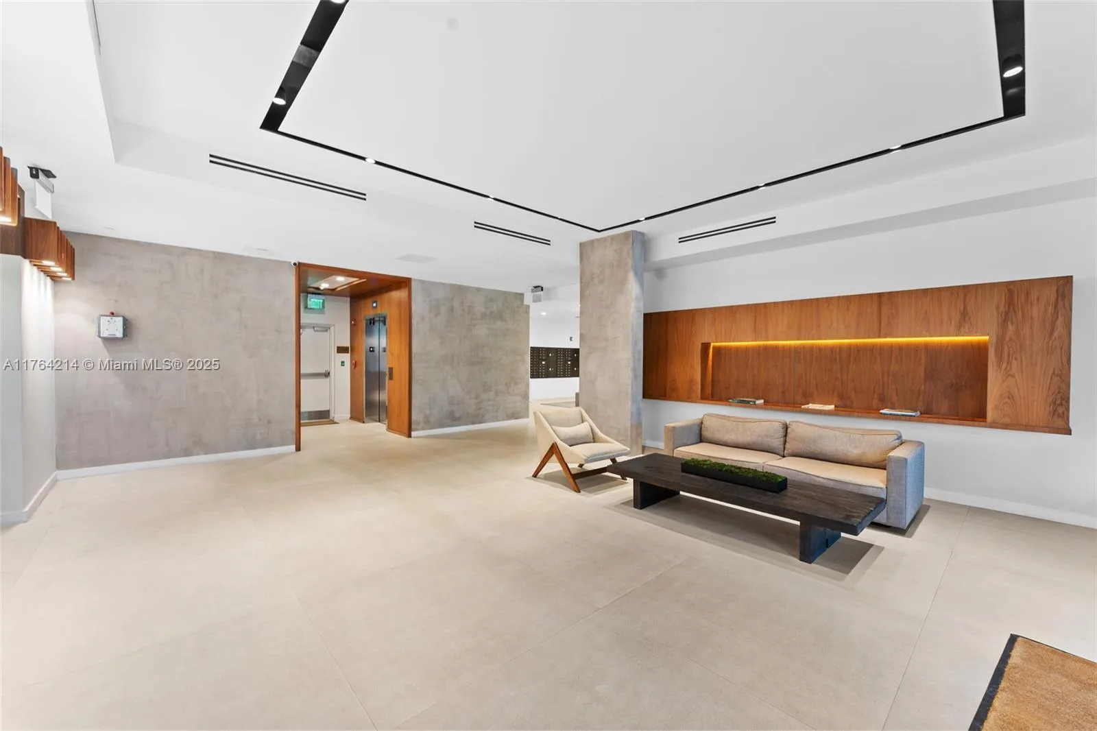 13800 Highland Dr # 302, North Miami Beach, FL 33181 photo 4