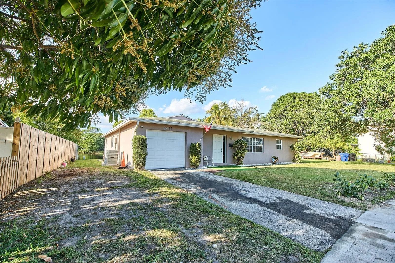 6597 Salem Street, North Lauderdale, FL 33068