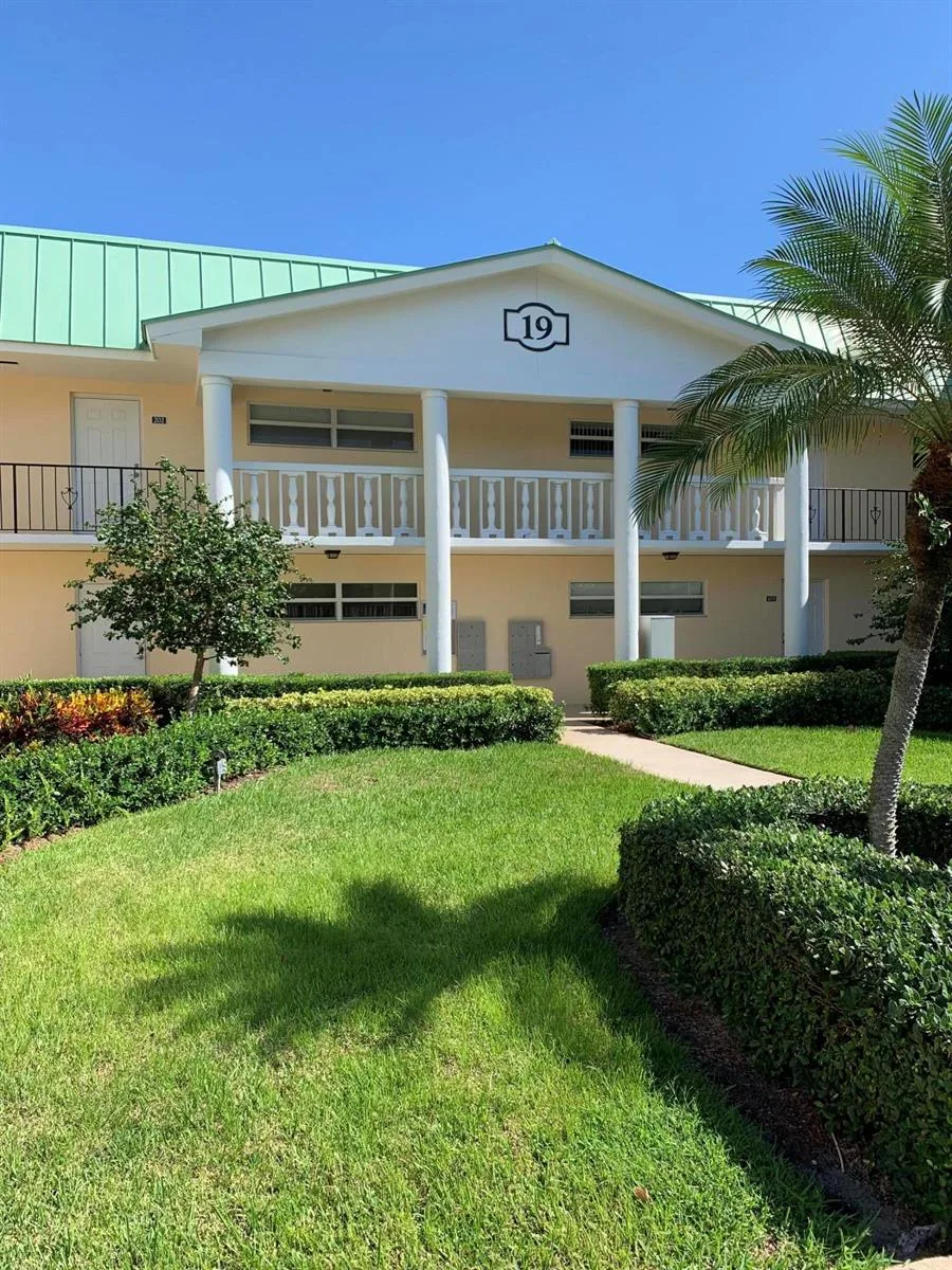 19 Colonial Club Drive # 202, Boynton Beach, FL 33435 photo 3