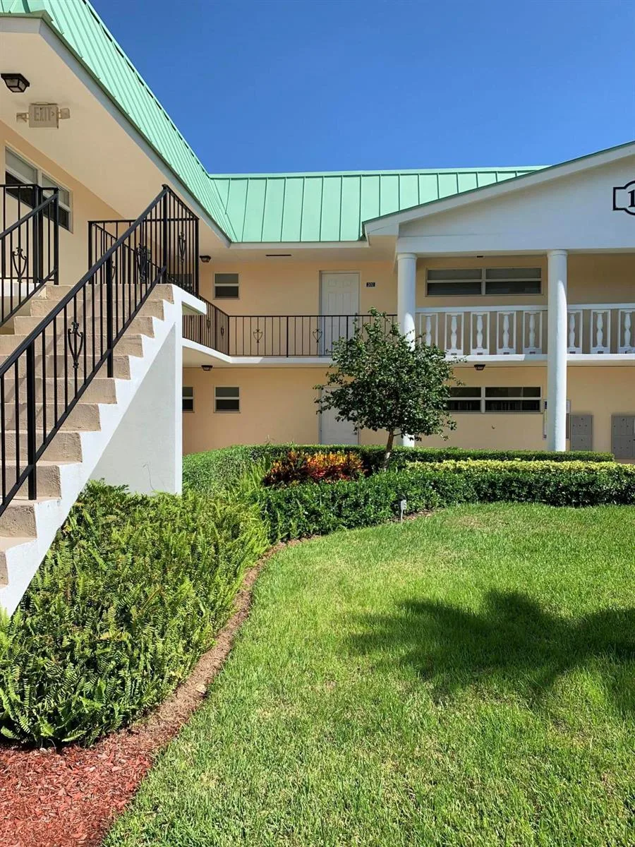 19 Colonial Club Drive # 202, Boynton Beach, FL 33435 photo 4
