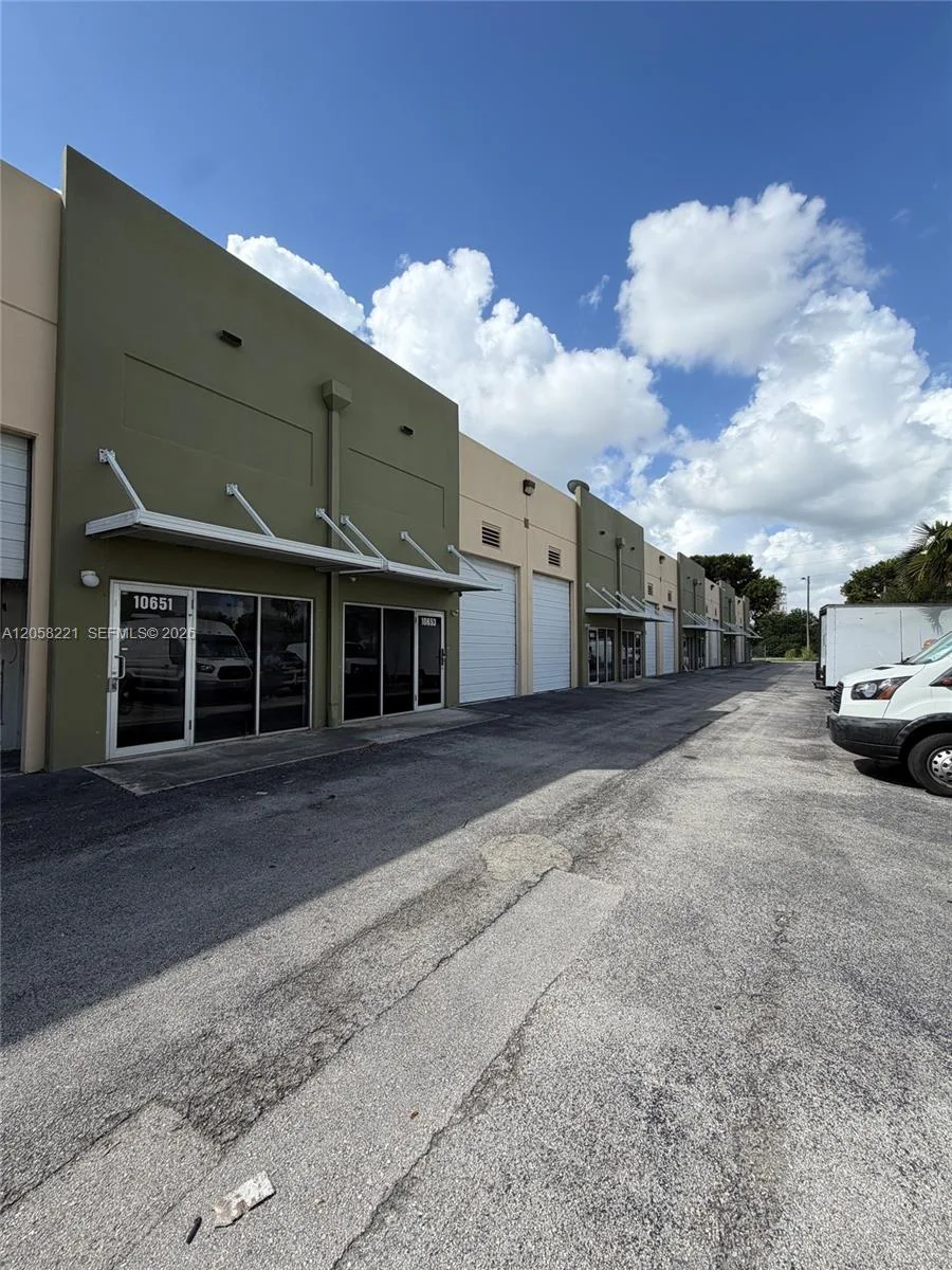 10601 NW 122nd St # 20, Medley, FL 33178 photo 2