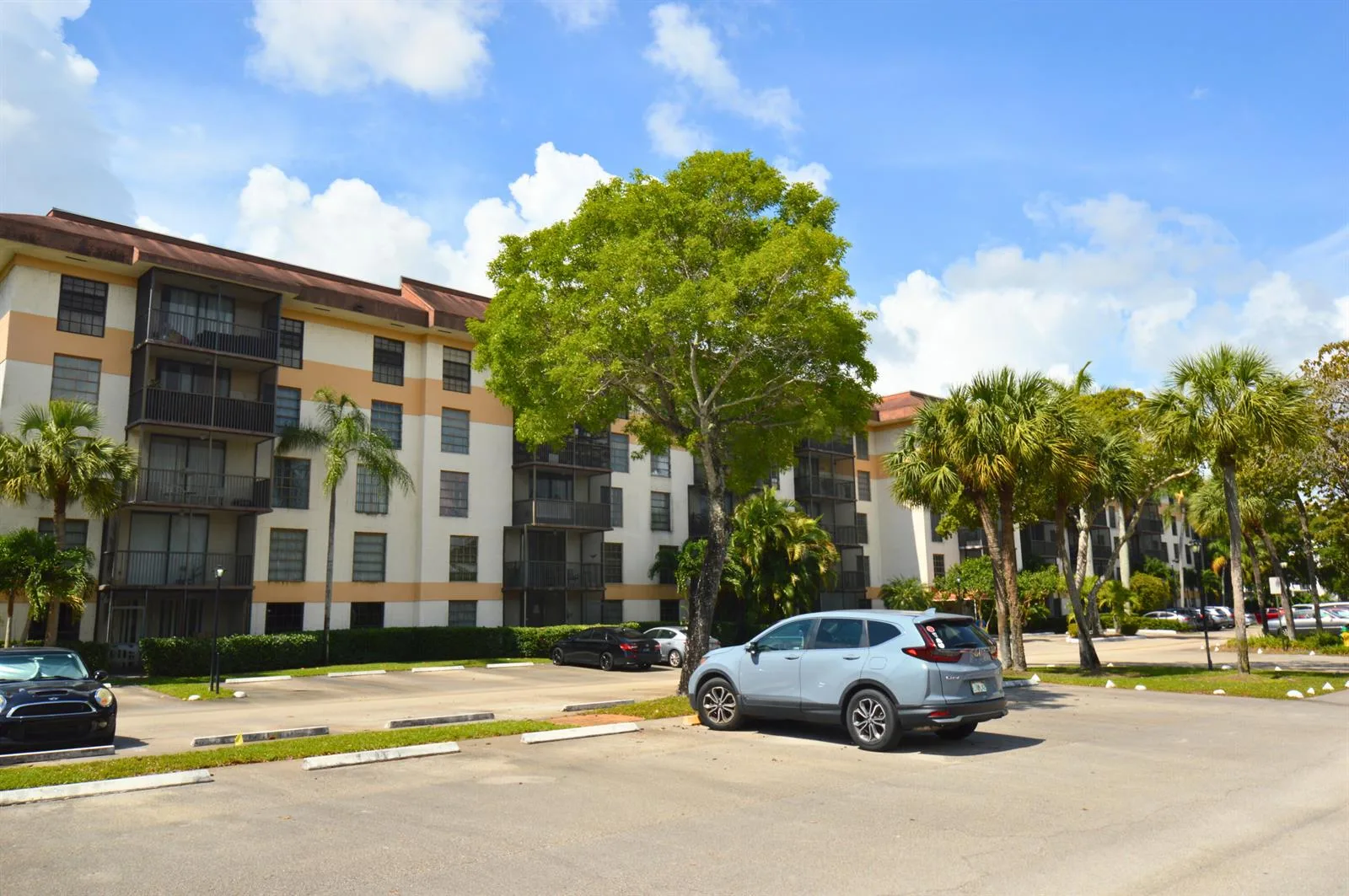 5570 NW 44th Street # 318a, Lauderhill, FL 33319