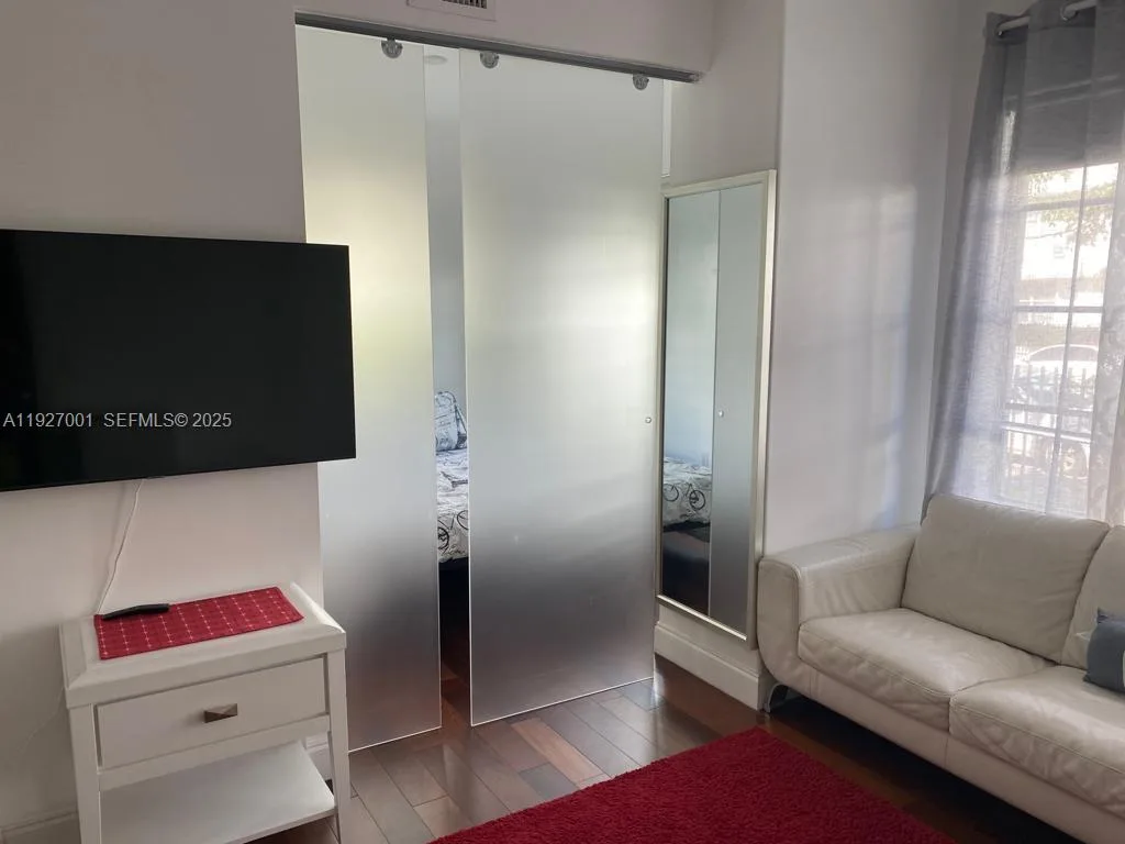 526 15 ST # 2, Miami Beach, FL 33139 photo 2