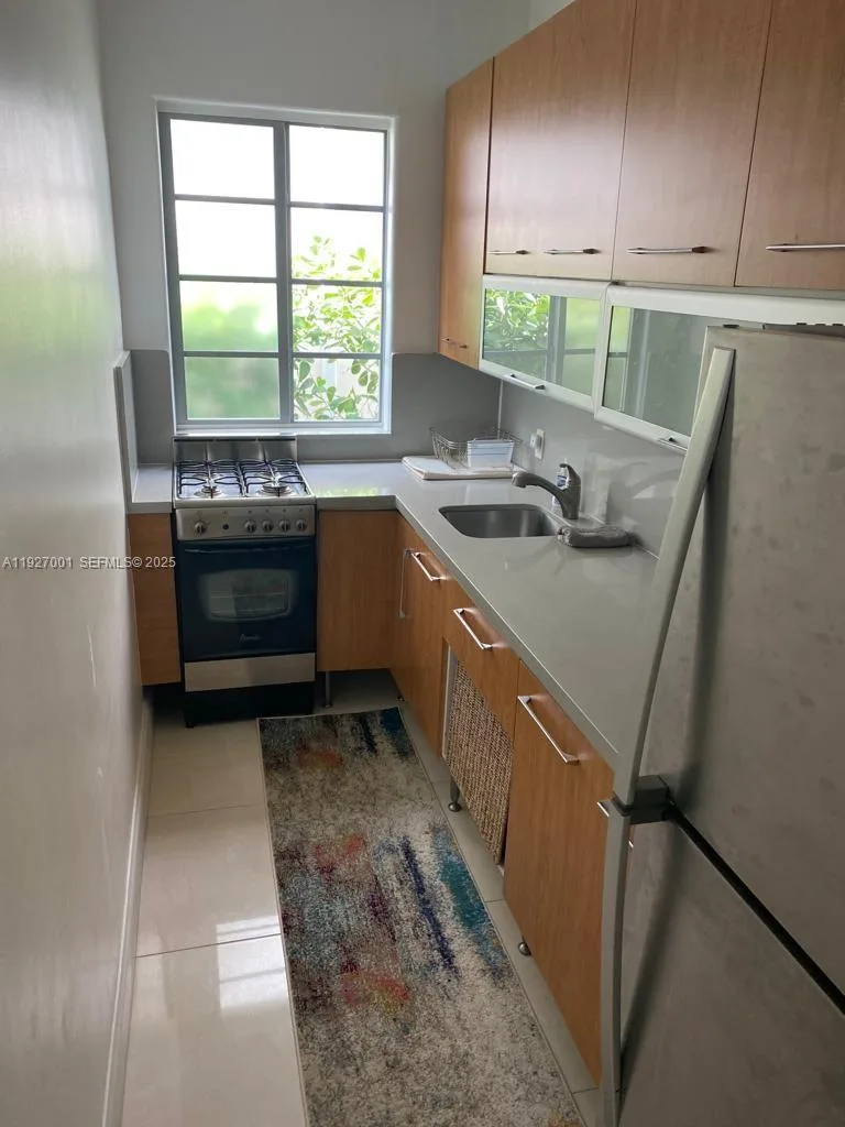 526 15 ST # 2, Miami Beach, FL 33139 photo 5