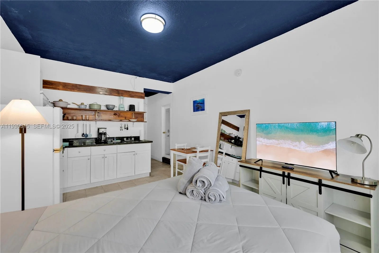 255 W 24th St # 302, Miami Beach, FL 33140 photo 4