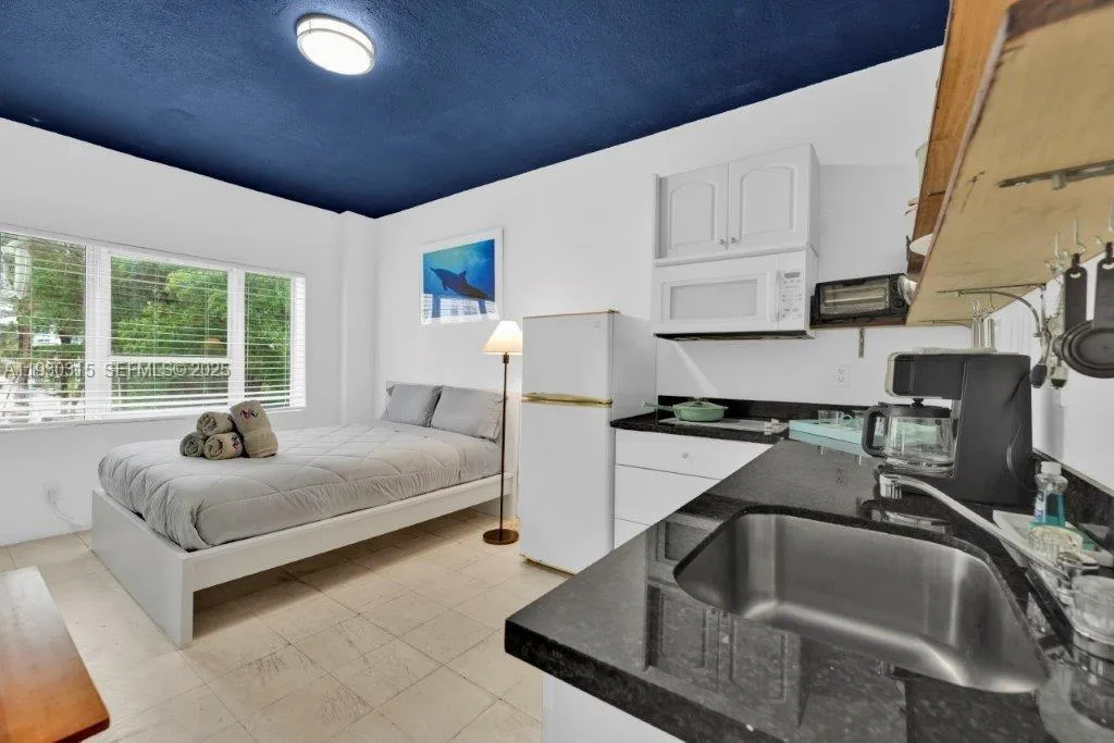 255 W 24th St # 302, Miami Beach, FL 33140 photo 5