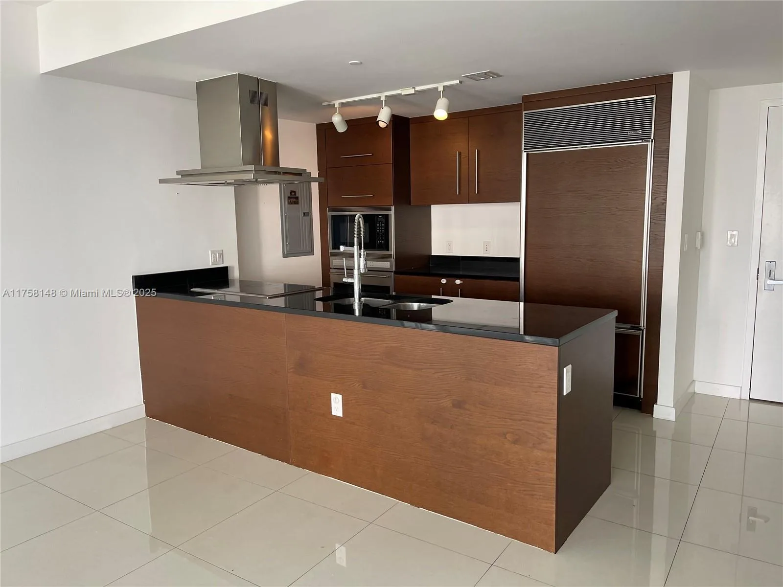 465 Brickell Ave # 819, Miami, FL 33131 photo 10