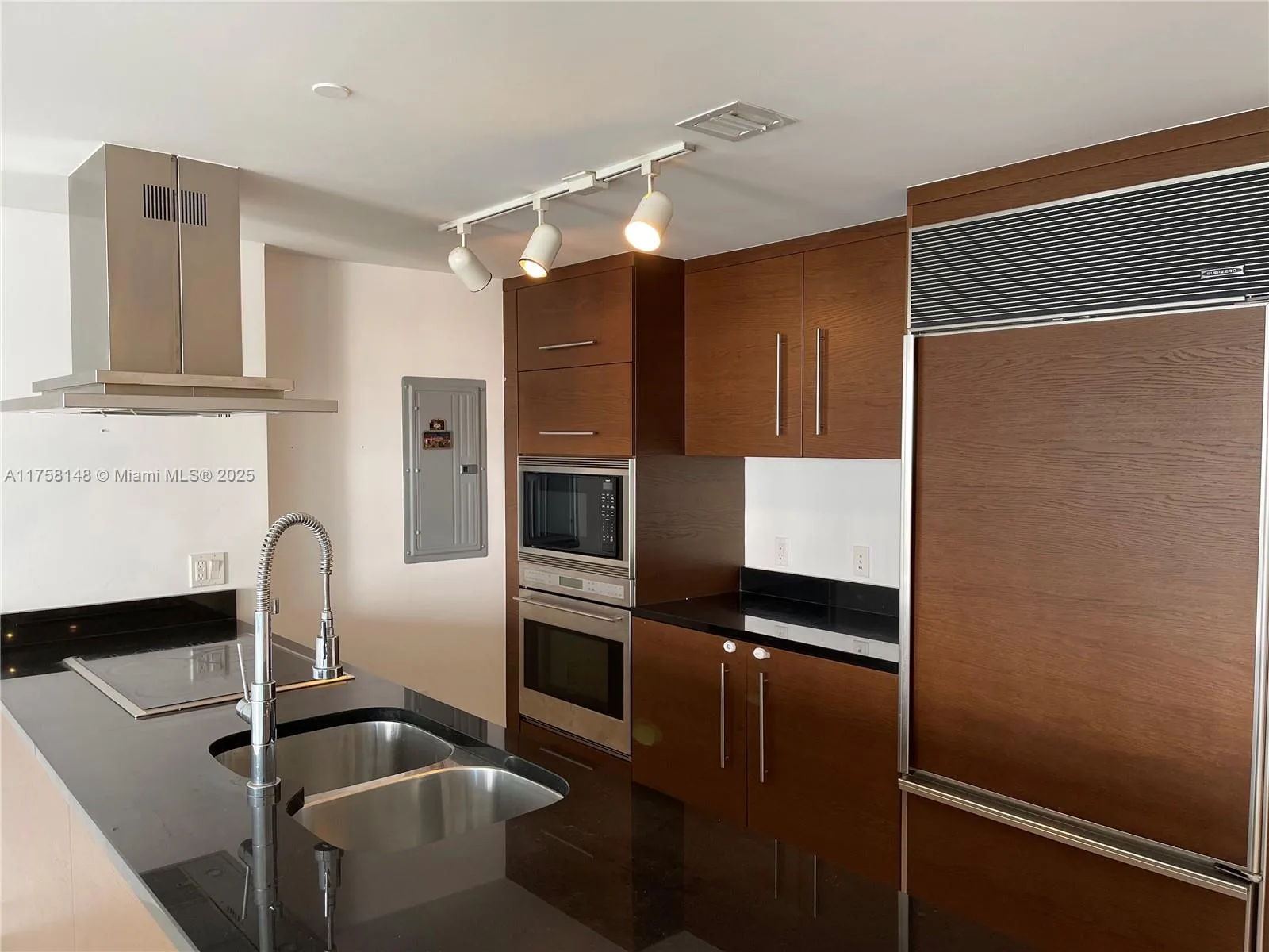 465 Brickell Ave # 819, Miami, FL 33131 photo 11