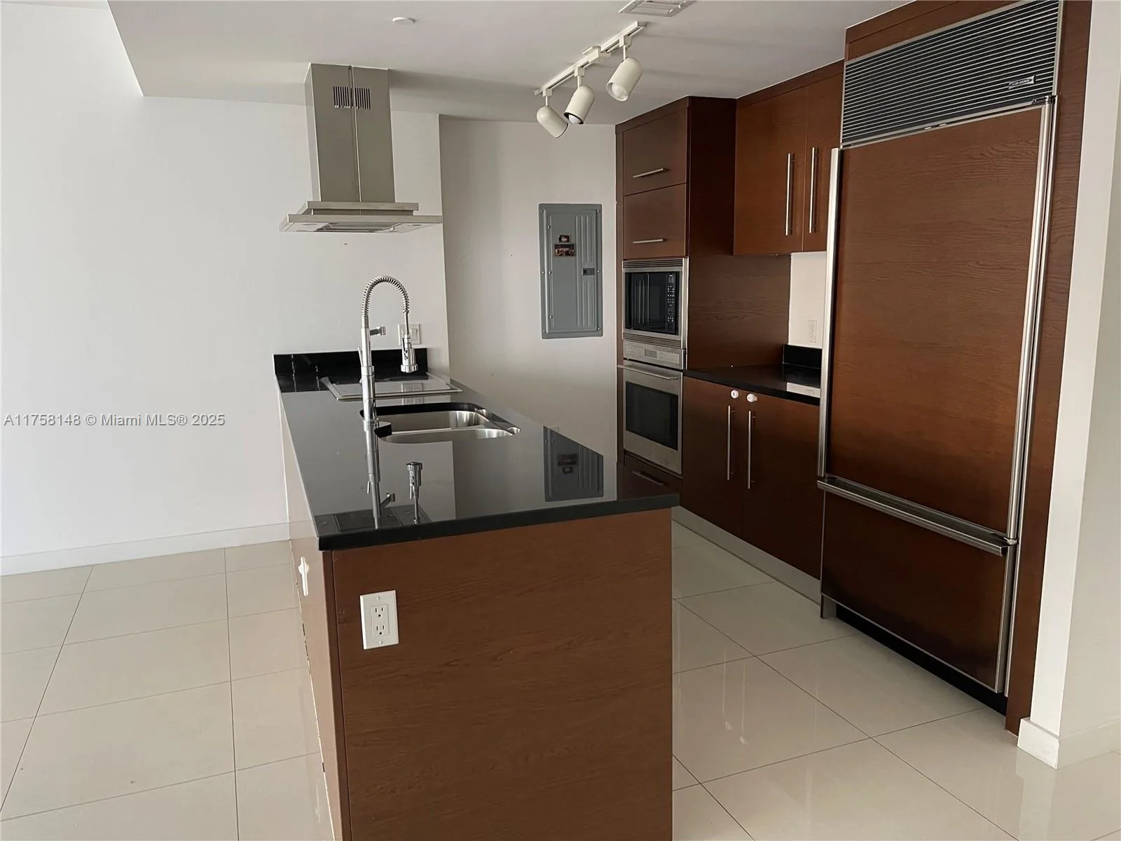 465 Brickell Ave # 819, Miami, FL 33131 photo 12