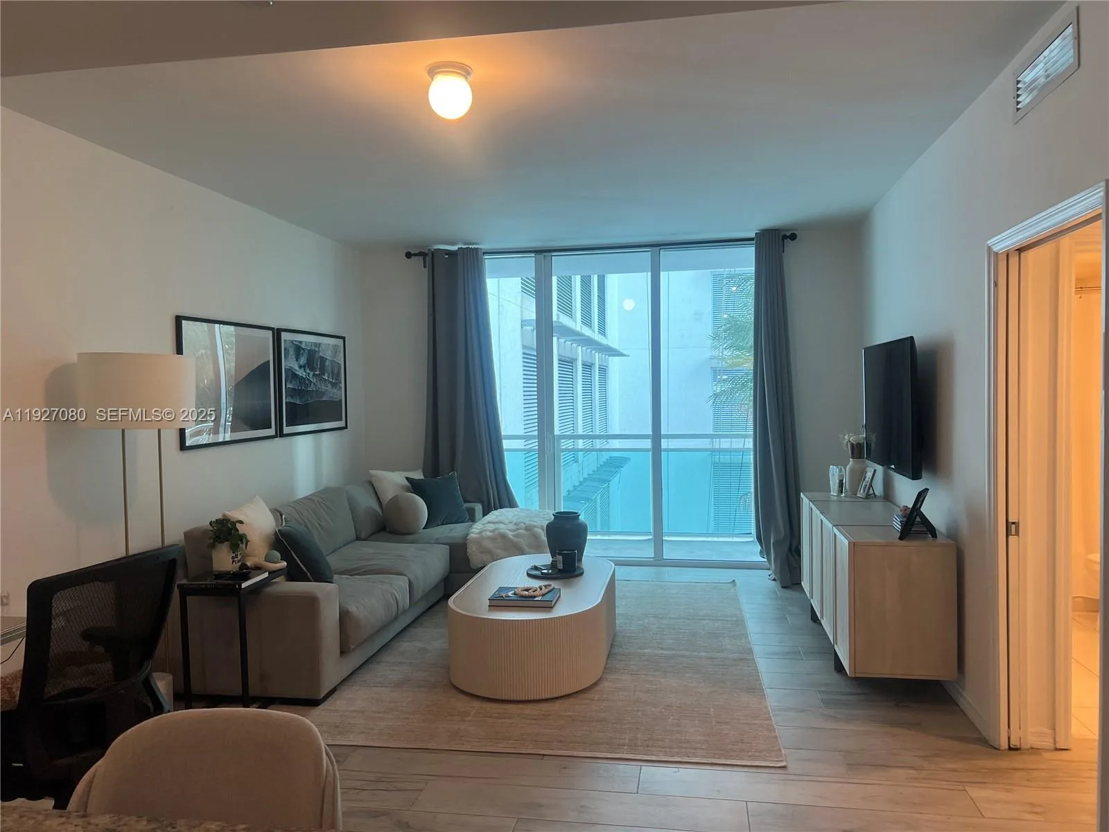 950 Brickell Bay Dr # 303, Miami, FL 33131