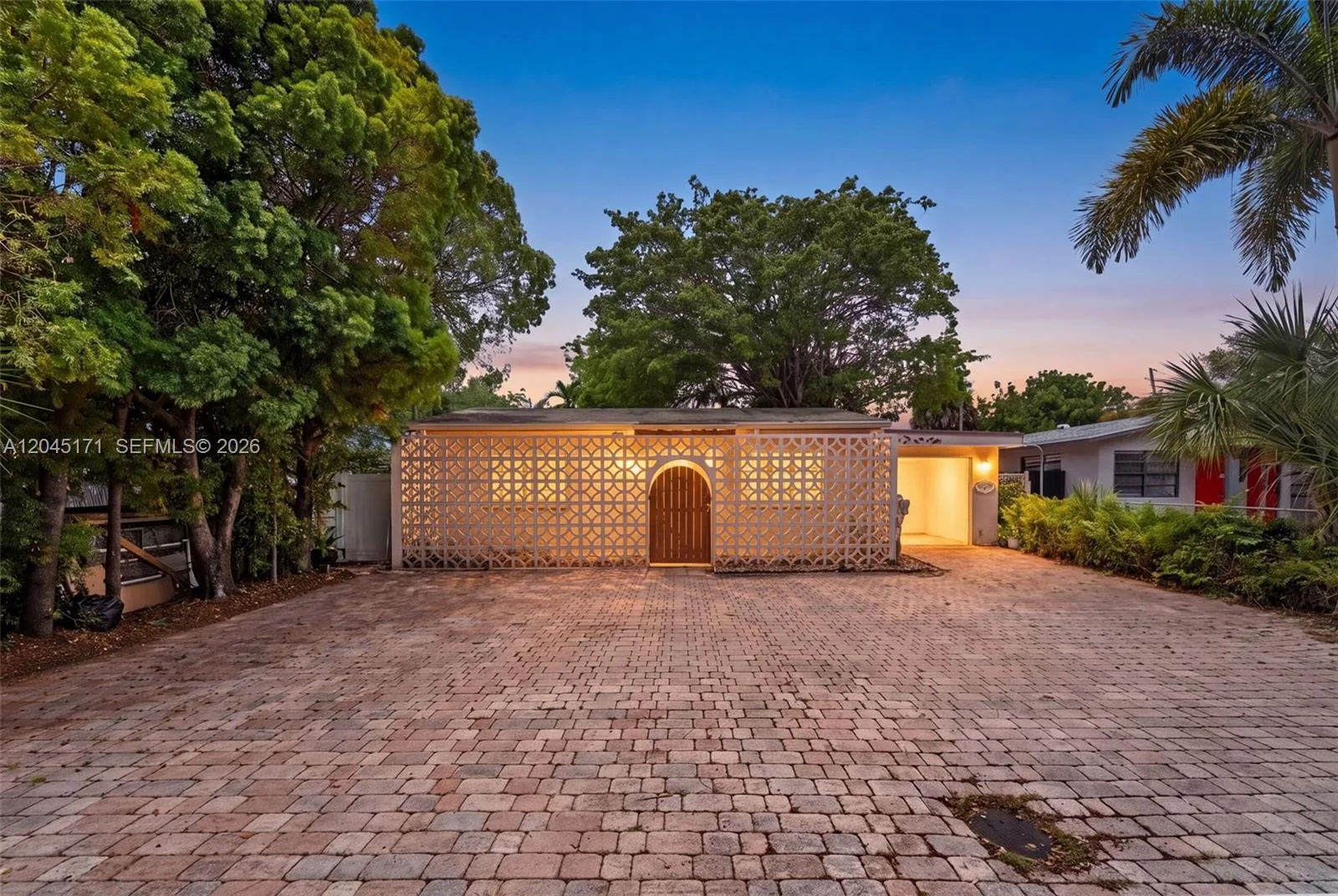 1805 N Dixie Hwy, Fort Lauderdale, FL 33305 photo 2