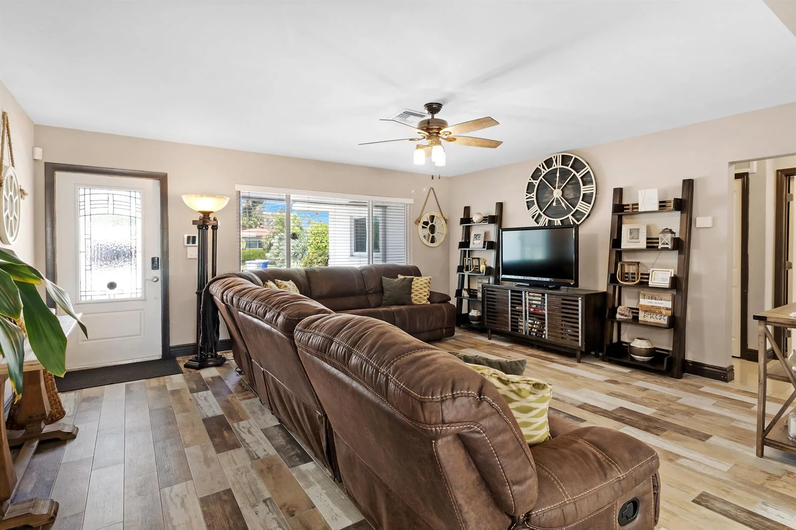 981 SE 10TH Court, Pompano Beach, FL 33060 photo 3