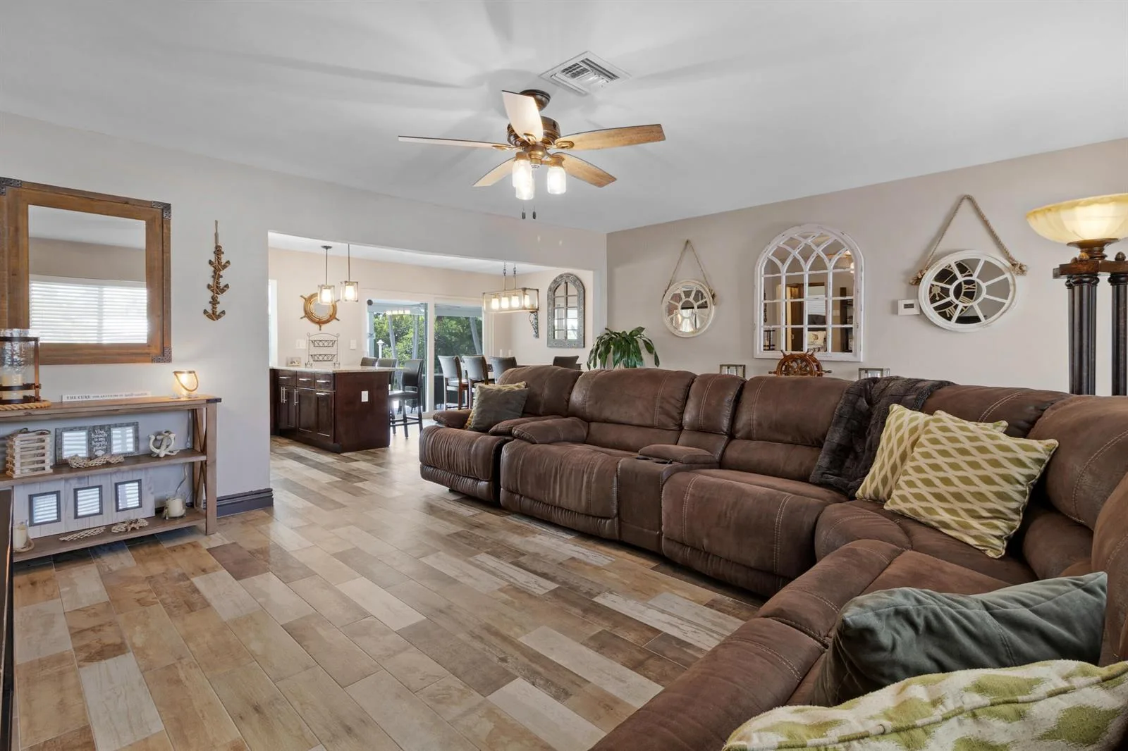 981 SE 10TH Court, Pompano Beach, FL 33060 photo 4