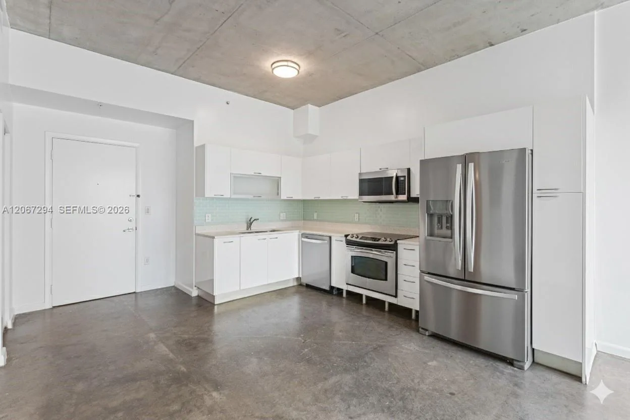 Listing photo 6