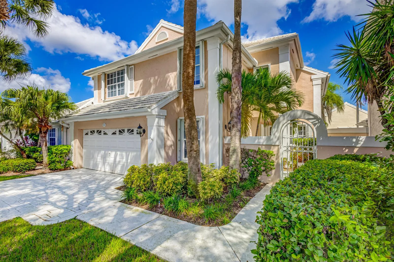 17 Selby Lane, Palm Beach Gardens, FL 33418 photo 3