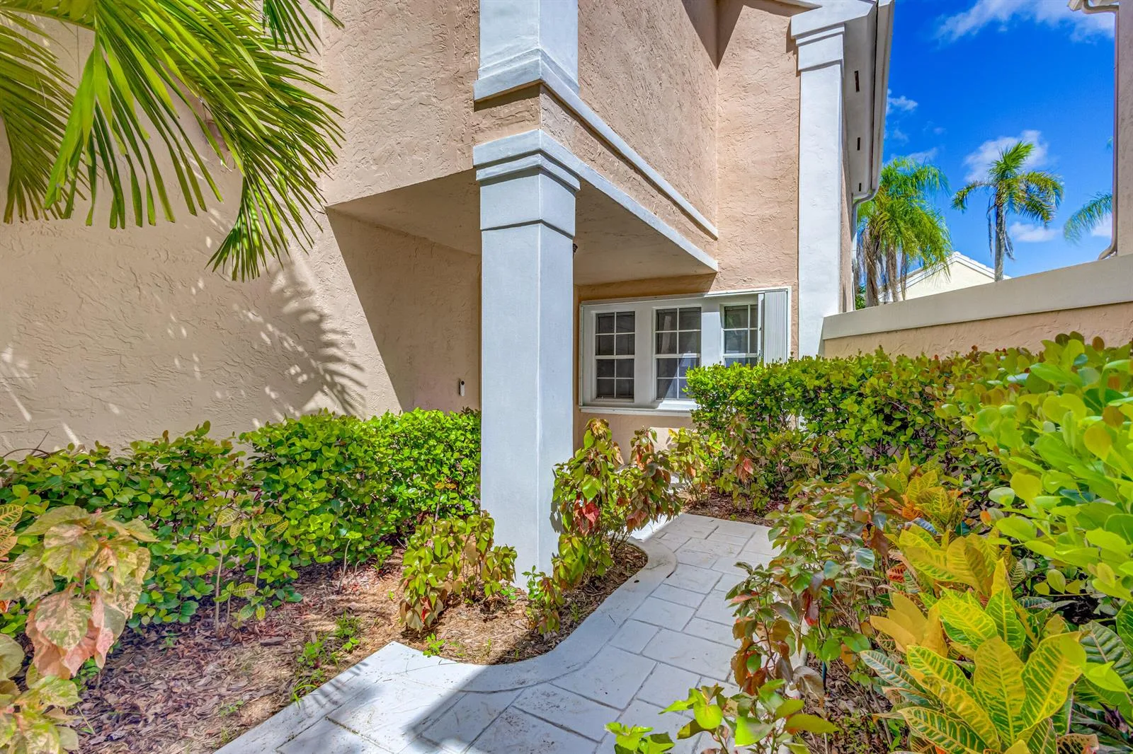 17 Selby Lane, Palm Beach Gardens, FL 33418 photo 6