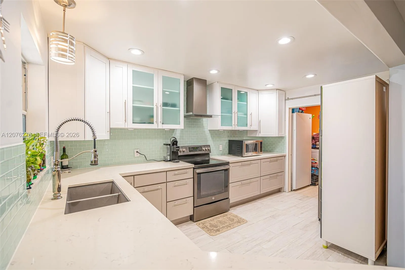 10 SW 46th Ave, Plantation, FL 33317