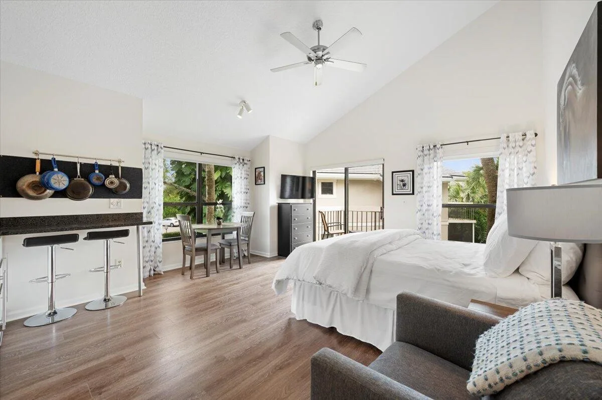11863 Wimbledon Circle # 524, Wellington, FL 33414