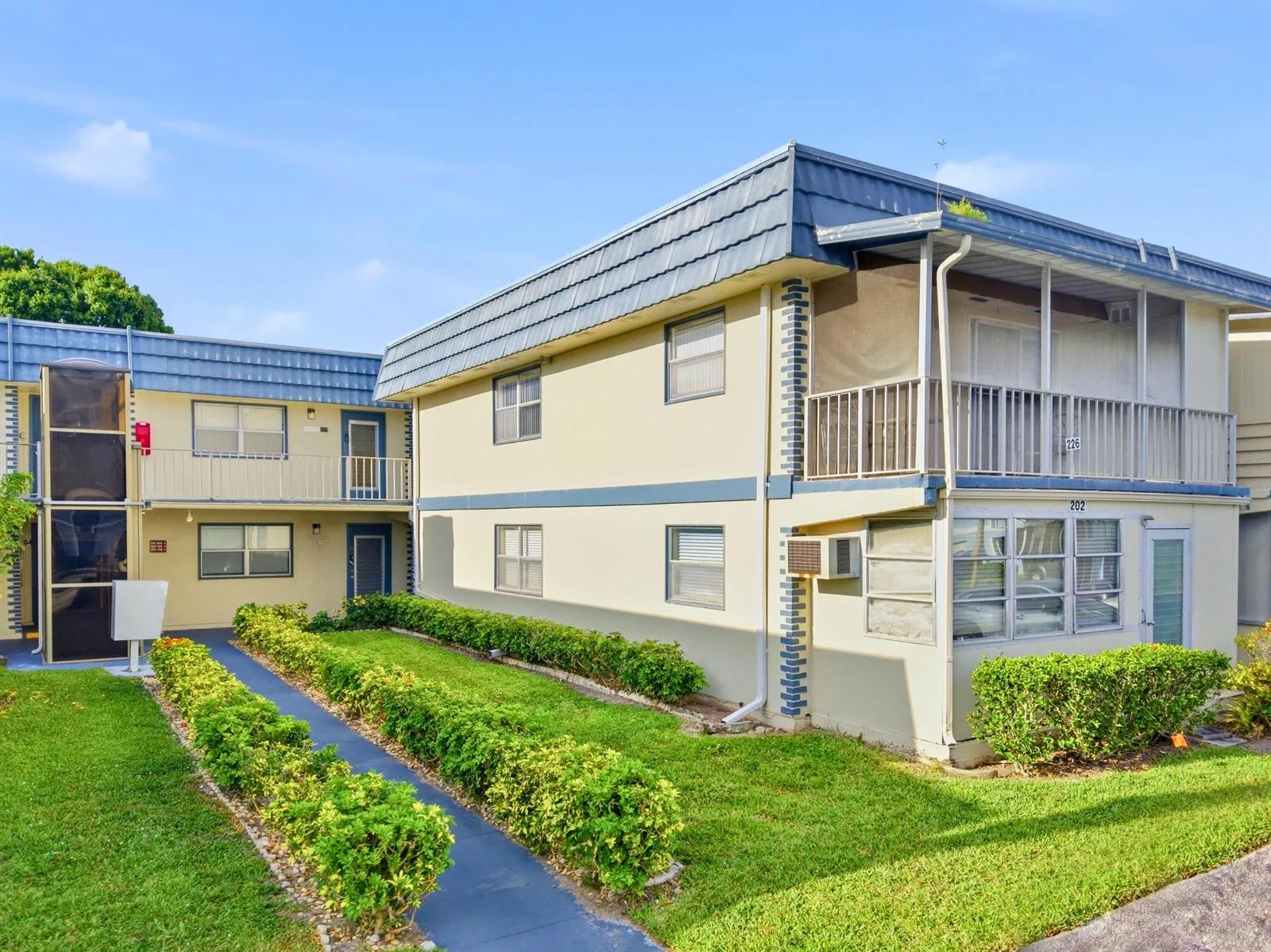 202 Brittany E, Delray Beach, FL 33446 photo 2