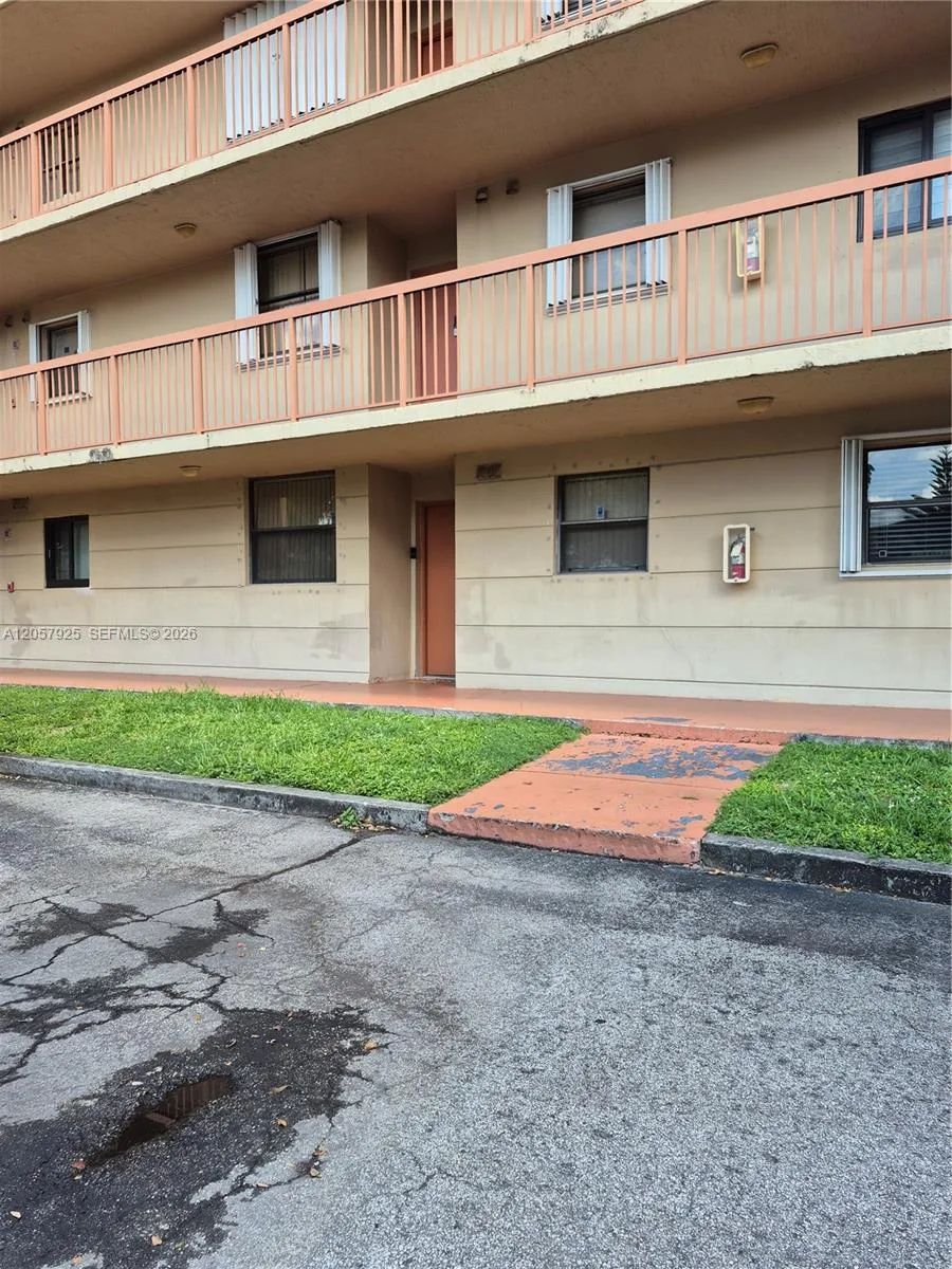 10253 NW 9th St Cir # 102-6, Miami, FL 33172