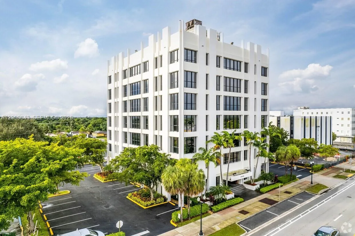 2450 Hollywood Blvd # CU605, Hollywood, FL 33020