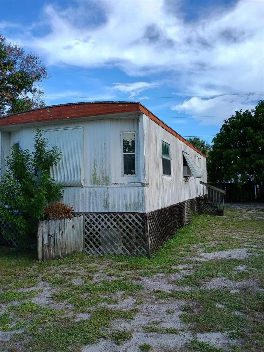 7930 SE Cactus Trail, Hobe Sound, FL 33455 photo 2