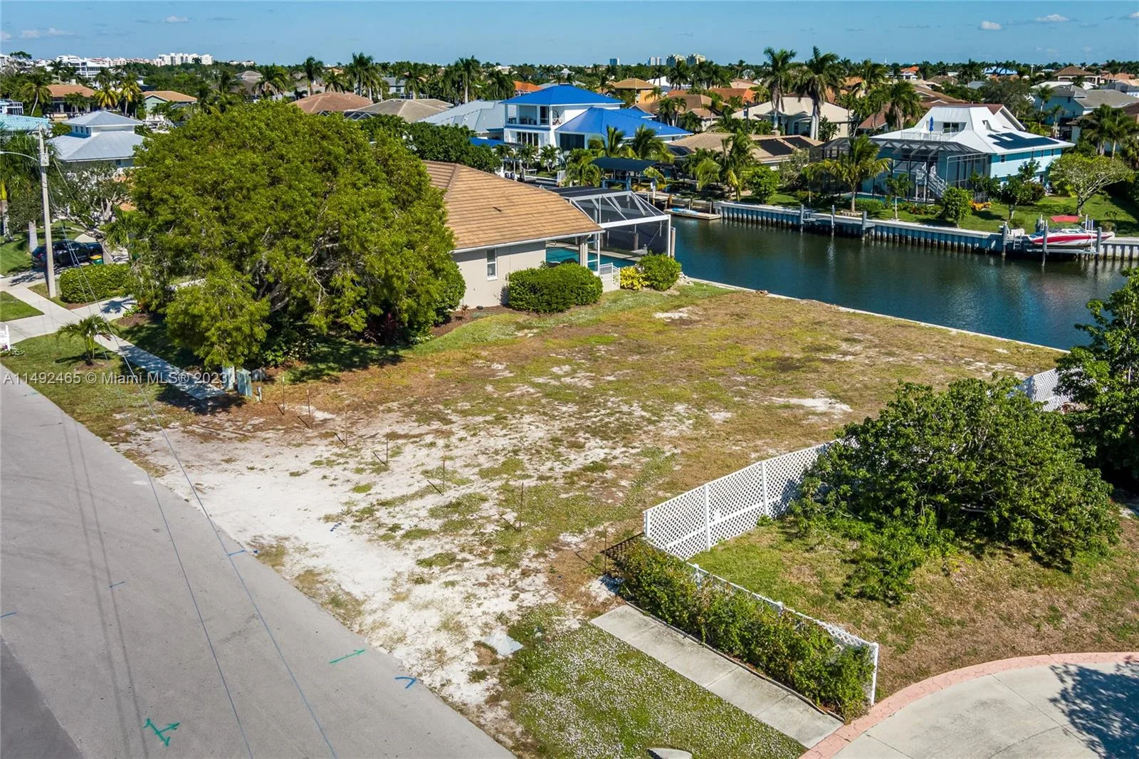 609 Spinnaker Drive, Other City - In The State Of Florida, FL 34145 photo 5