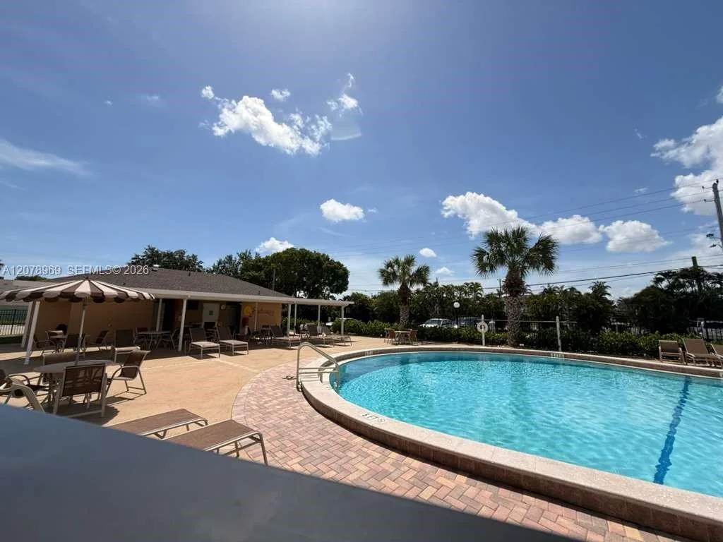 425 Southampton B # 425, West Palm Beach, FL 33417 photo 10