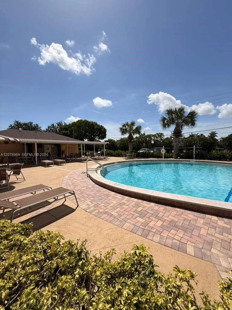 425 Southampton B # 425, West Palm Beach, FL 33417 photo 9