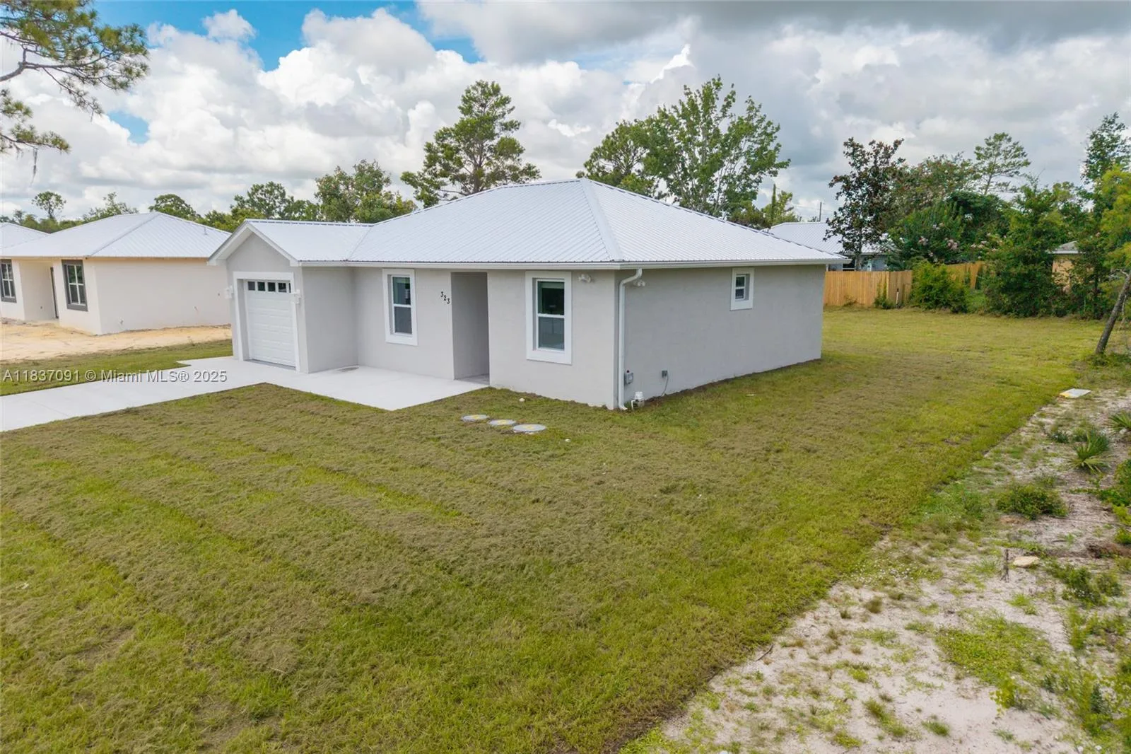 323 Garfield Ave NE, Lake Placid, FL 33852 photo 2