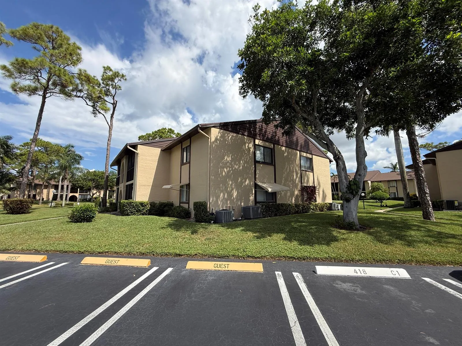 418 PINE GLEN Lane # C-2, FL 33463