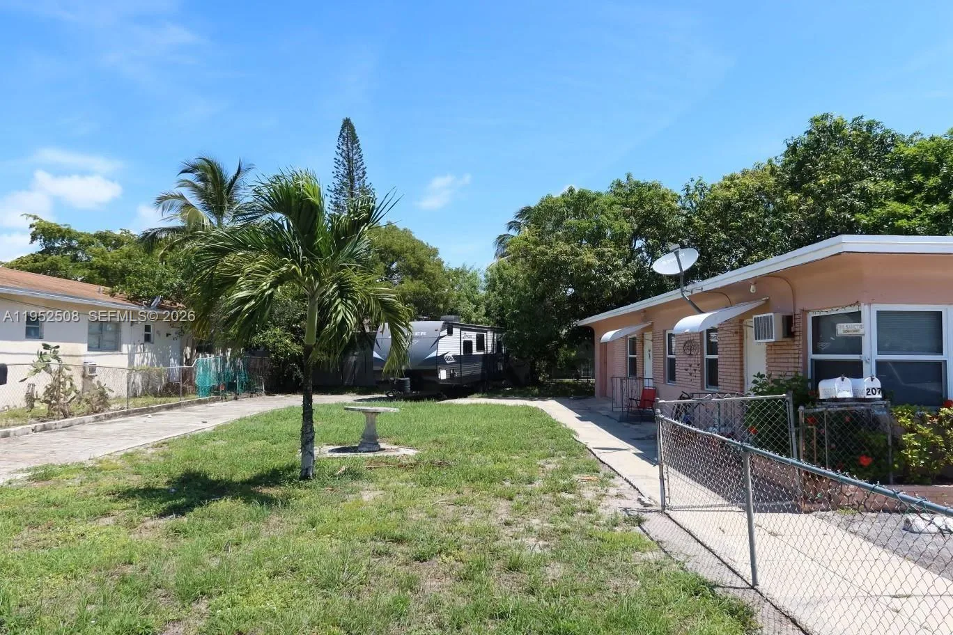 205 SE 10th St, Hallandale Beach, FL 33009 photo 5