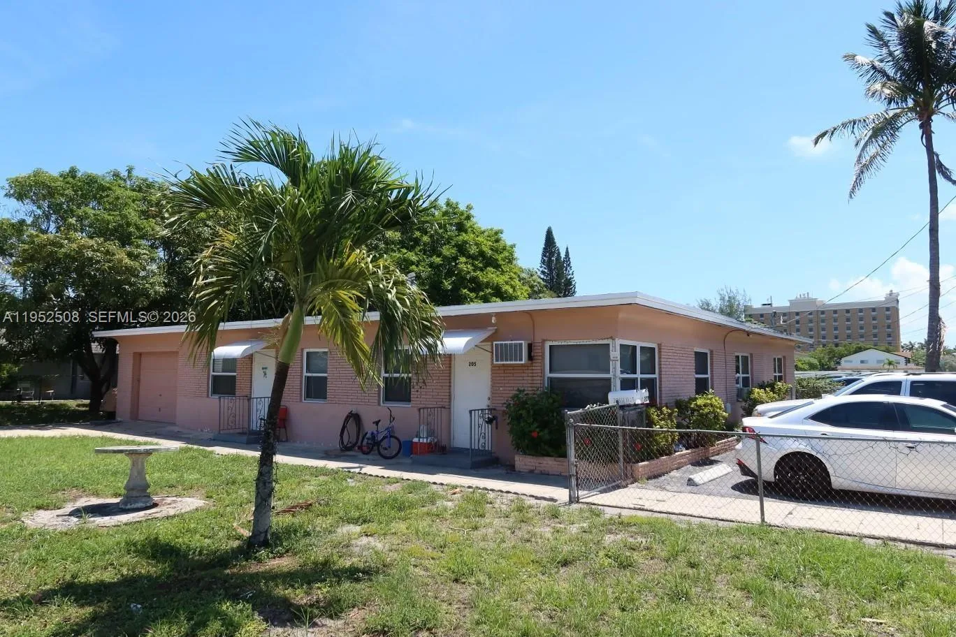205 SE 10th St, Hallandale Beach, FL 33009 photo 7