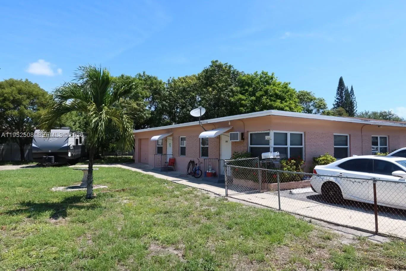 205 SE 10th St, Hallandale Beach, FL 33009 photo 8